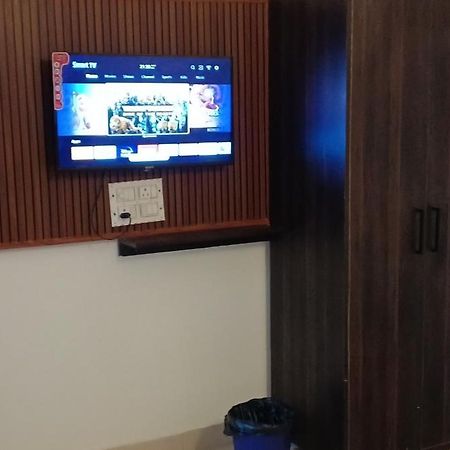 Hotel Blue Heaven Oyotownhouse Ghaziabad Esterno foto