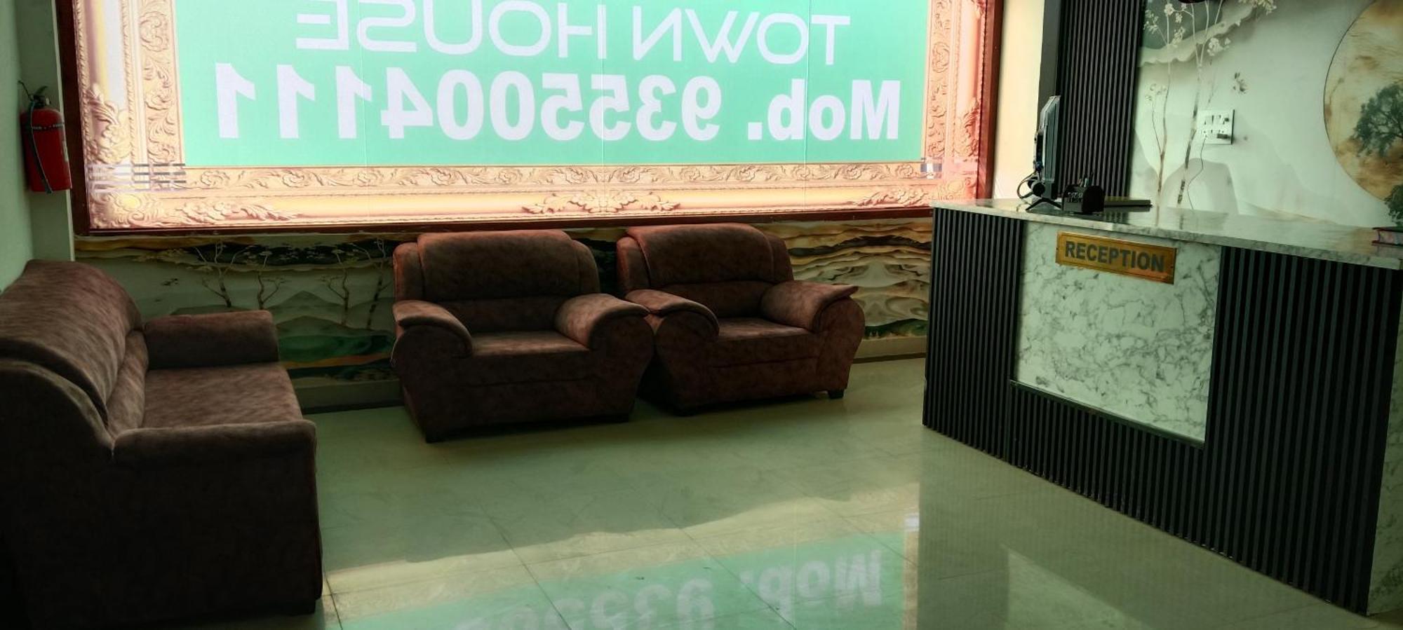 Hotel Blue Heaven Oyotownhouse Ghaziabad Esterno foto